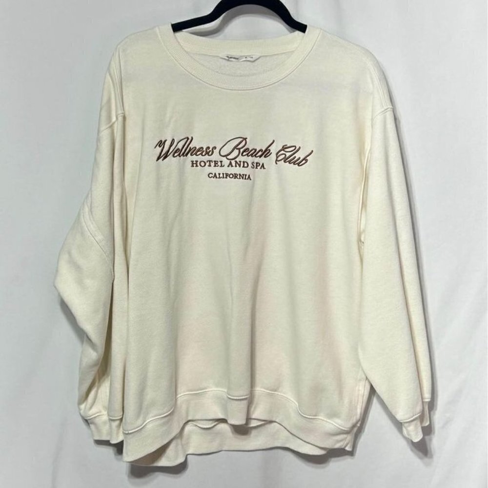 Oversized crew neck sweatshirt. Size XL. Cream/brown. “Wellness beach club”.